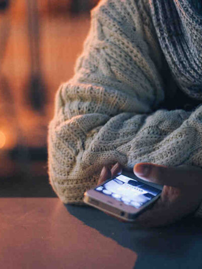 web18-textingnight-1160x768_0.jpg