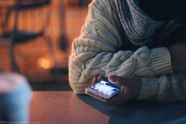 web18-textingnight-1160x768_0.jpg